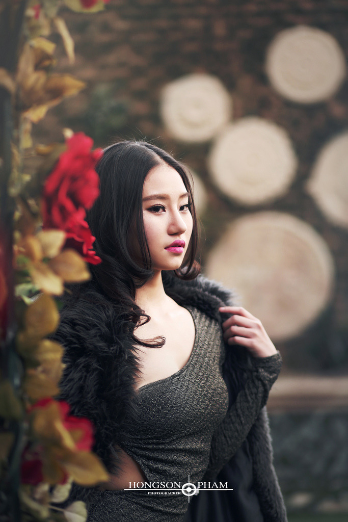 美女用手扒开自己下面